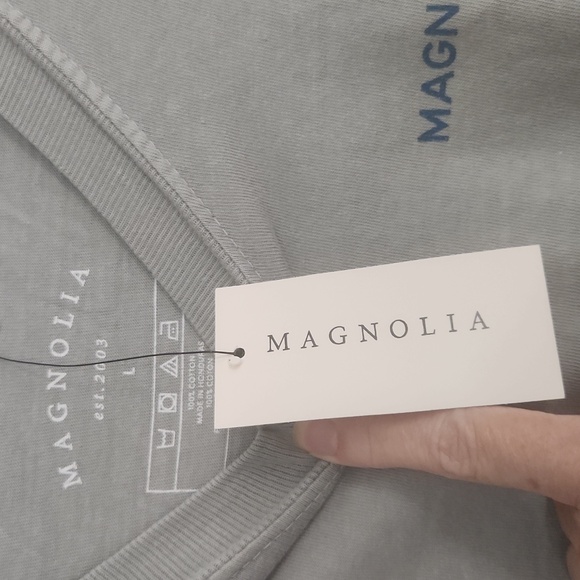 New Magnolia tee shirt from Joanna Gaines Cafe and bakery in Waco TX. - Picture 3 of 9